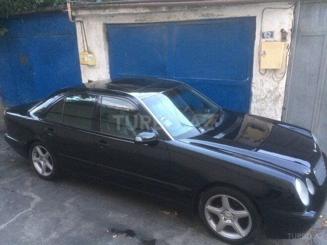 Mercedes E 220 2002, 260,800 km - 2.2 l - Bakı