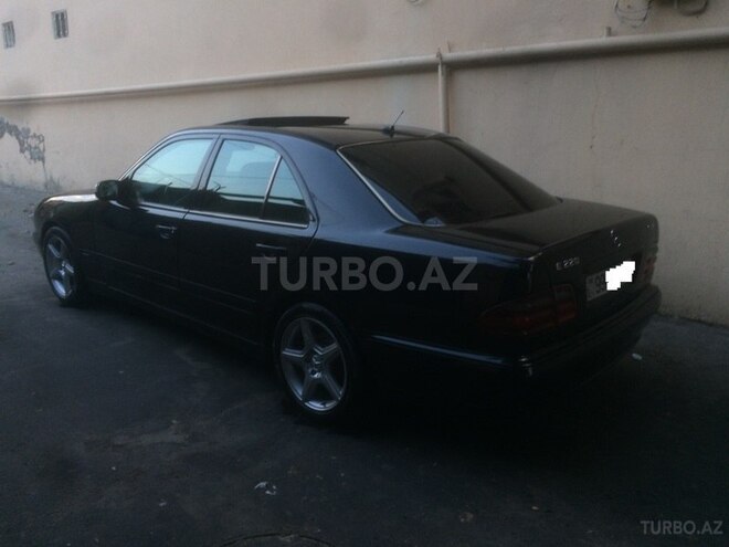 Mercedes E 220 2002, 260,800 km - 2.2 l - Bakı