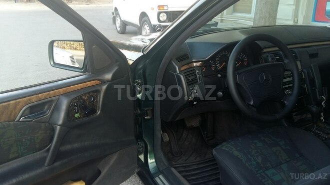 Mercedes E 240 1998, 260,000 km - 2.4 л - Bakı