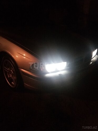 BMW 528 1997, 235,000 km - 2.8 л - Bakı