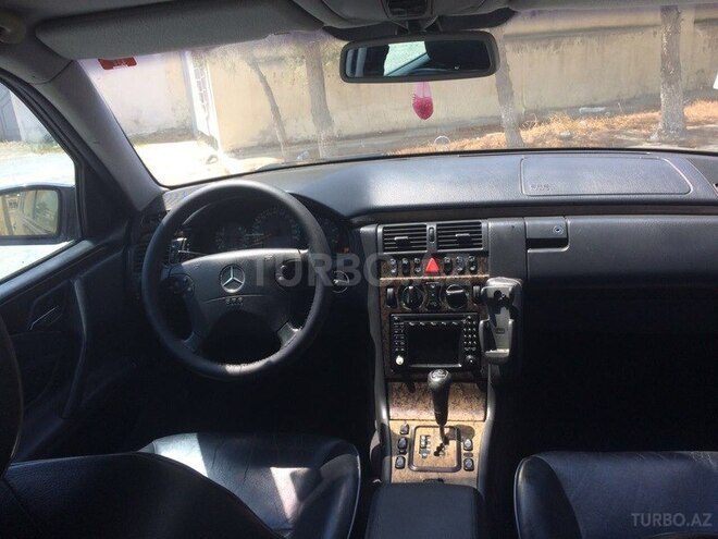 Mercedes E 220 2000, 260,000 km - 2.2 l - Bakı