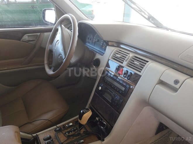 Mercedes E 270 2000, 265,000 km - 2.7 l - Bakı