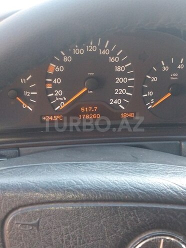 Mercedes E 240 1999, 178,000 km - 2.4 л - Bakı