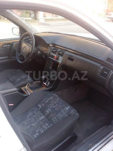 Mercedes E 240 1999, 178,000 km - 2.4 л - Bakı