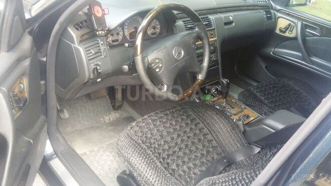 Mercedes E 240 2001, 202,000 km - 0.3 l - Sumqayıt