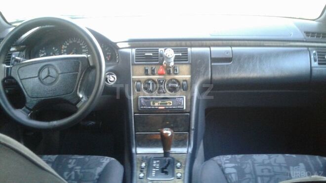 Mercedes E 240 1998, 215,000 km - 2.4 l - Ağcabədi