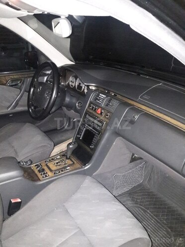 Mercedes E 320 1999, 434,000 km - 3.2 l - Bakı