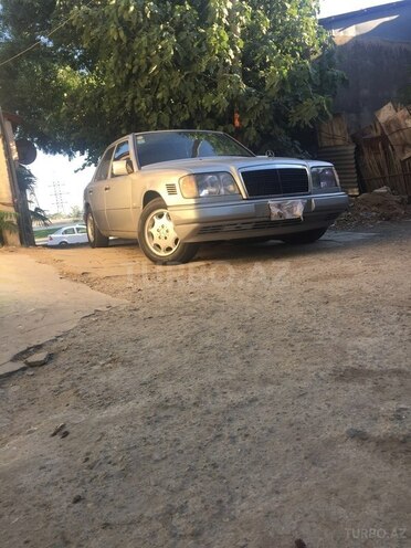 Mercedes E 300 1993, 493,465 km - 3.0 l - Bakı