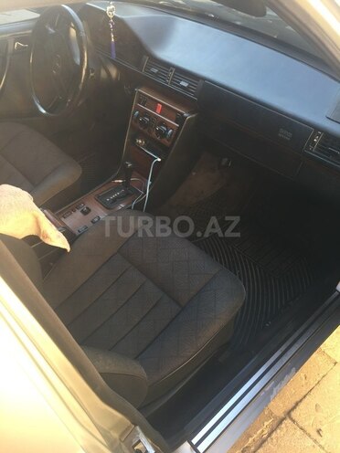 Mercedes E 300 1993, 493,465 km - 3.0 l - Bakı
