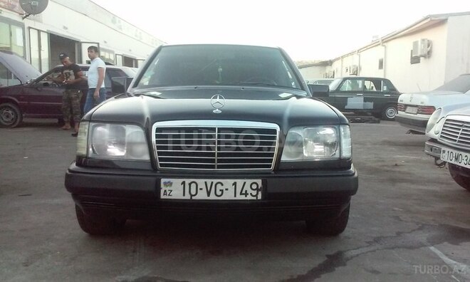 Mercedes E 200 1987, 320,000 km - 2.0 l - Bakı