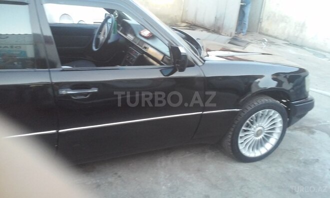Mercedes E 200 1987, 320,000 km - 2.0 l - Bakı