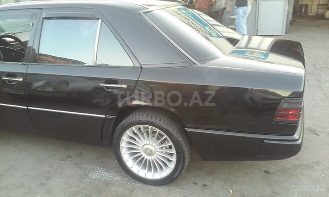 Mercedes E 200 1987, 320,000 km - 2.0 l - Bakı
