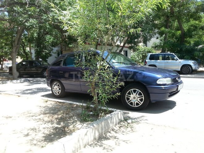 Opel Astra 1995, 125,000 km - 1.6 l - Bakı