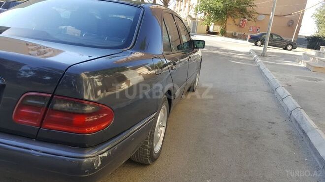 Mercedes E 220 1999, 502,372 km - 2.2 l - Bakı