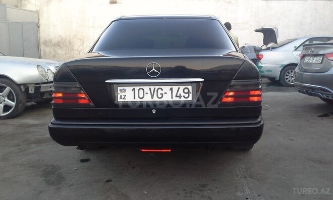 Mercedes E 200 1987, 250,000 km - 2.0 l - Bakı