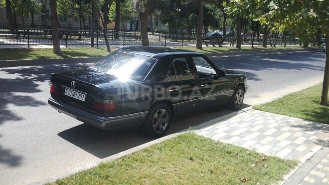 Mercedes E 250 1985, 477,700 km - 2.5 l - Bakı