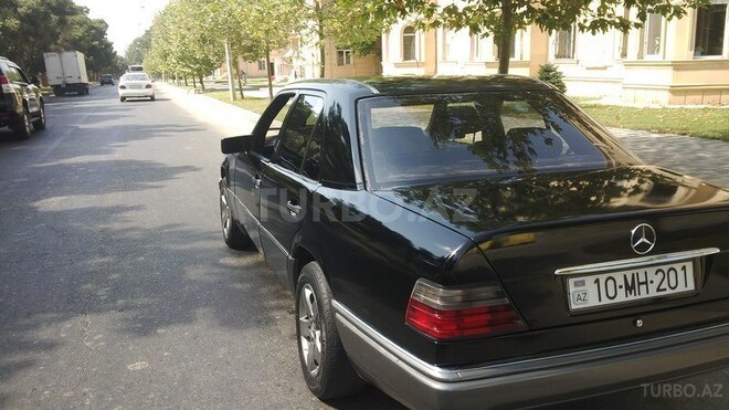 Mercedes E 250 1985, 477,700 km - 2.5 l - Bakı