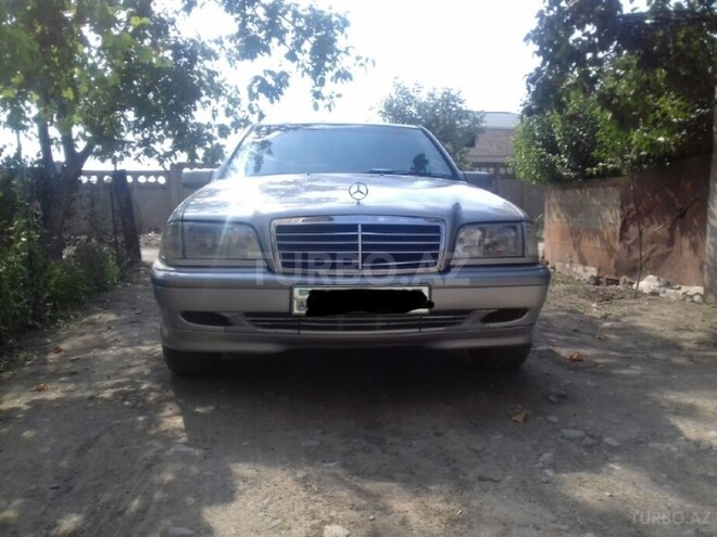Mercedes C 200 2000, 145,000 km - 2.0 l - Samux