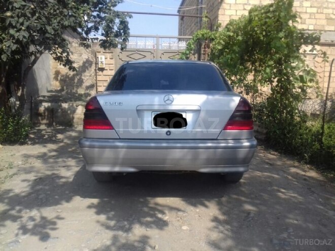 Mercedes C 200 2000, 145,000 km - 2.0 l - Samux