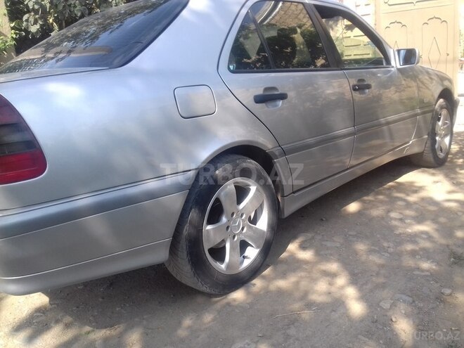 Mercedes C 200 2000, 145,000 km - 2.0 l - Samux