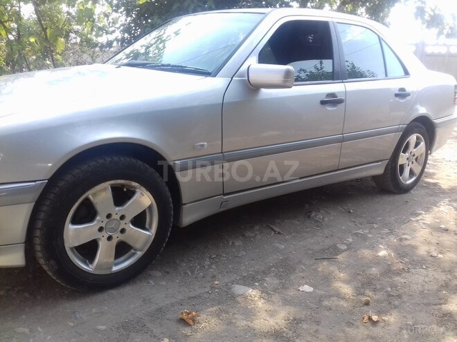 Mercedes C 200 2000, 145,000 km - 2.0 l - Samux