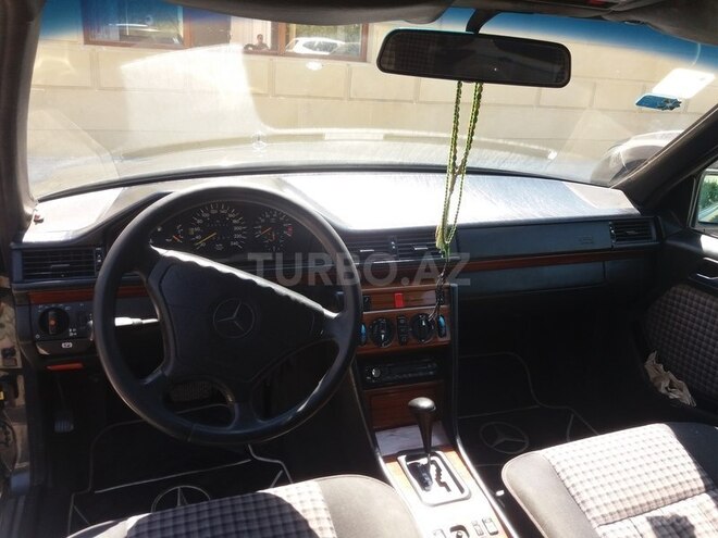 Mercedes E 220 1992, 350,000 km - 2.2 l - Sumqayıt
