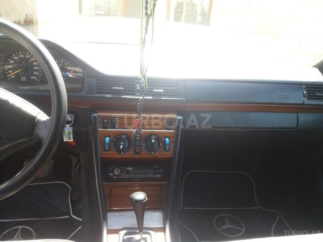 Mercedes E 220 1992, 350,000 km - 2.2 l - Sumqayıt