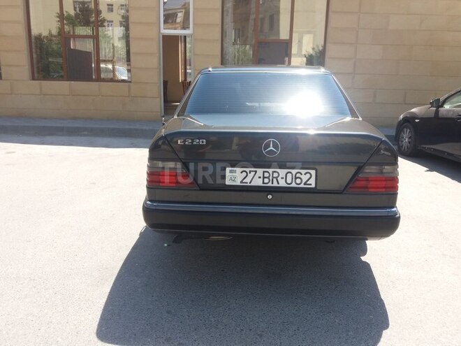 Mercedes E 220 1992, 350,000 km - 2.2 l - Sumqayıt