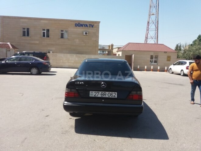Mercedes E 220 1992, 350,000 km - 2.2 l - Sumqayıt