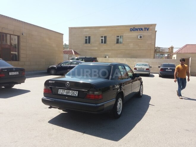 Mercedes E 220 1992, 350,000 km - 2.2 l - Sumqayıt