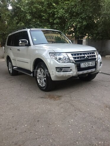 Mitsubishi Pajero 2015, 25,200 km - 3.0 l - Bakı