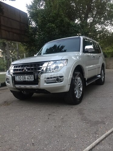 Mitsubishi Pajero 2015, 25,200 km - 3.0 l - Bakı