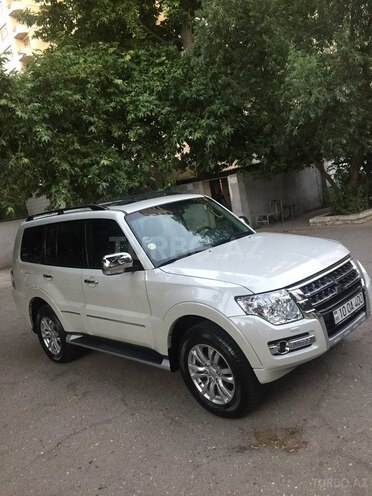 Mitsubishi Pajero 2015, 25,200 km - 3.0 l - Bakı