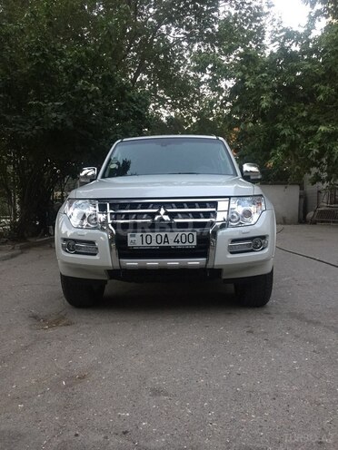 Mitsubishi Pajero 2015, 25,200 km - 3.0 l - Bakı