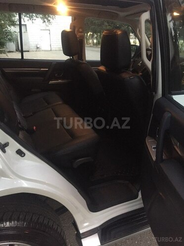 Mitsubishi Pajero 2015, 25,200 km - 3.0 l - Bakı