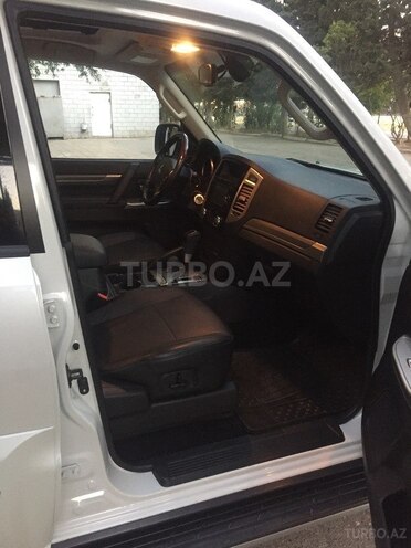 Mitsubishi Pajero 2015, 25,200 km - 3.0 l - Bakı
