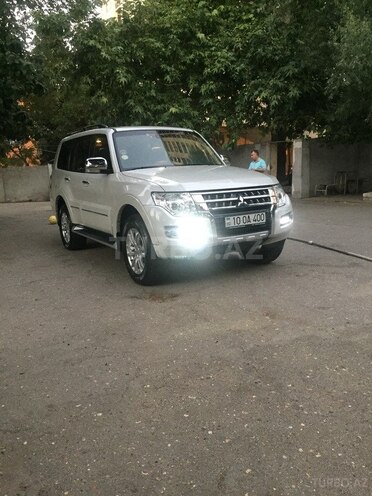 Mitsubishi Pajero 2015, 25,200 km - 3.0 l - Bakı