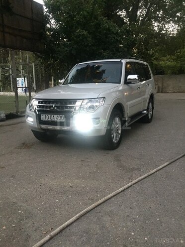 Mitsubishi Pajero 2015, 25,200 km - 3.0 l - Bakı