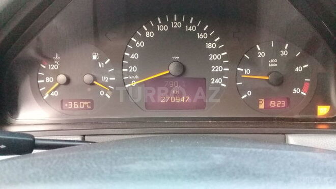 Mercedes E 220 1999, 270,947 km - 2.2 л - Bakı