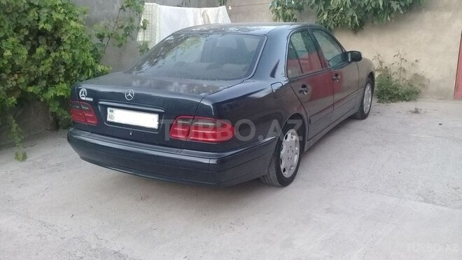 Mercedes E 220 1999, 270,947 km - 2.2 л - Bakı