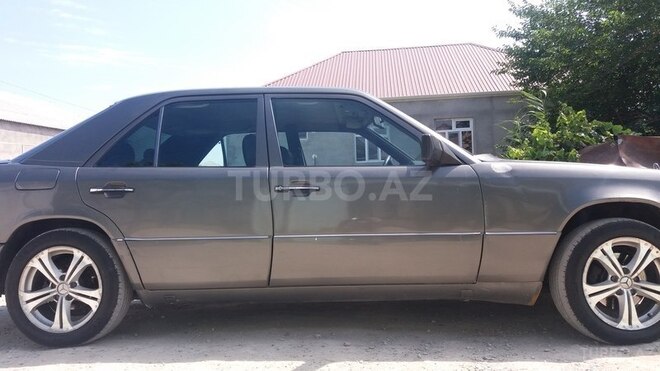 Mercedes E 230 1992, 330,000 km - 2.3 l - Sumqayıt