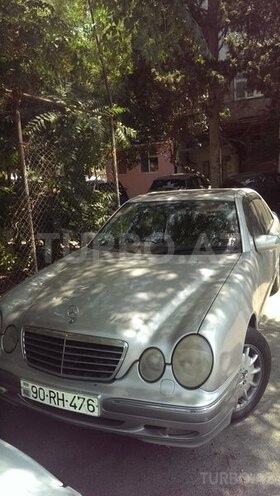 Mercedes E 220 2000, 290,000 km - 2.2 l - Bakı