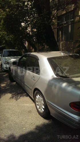 Mercedes E 220 2000, 290,000 km - 2.2 l - Bakı