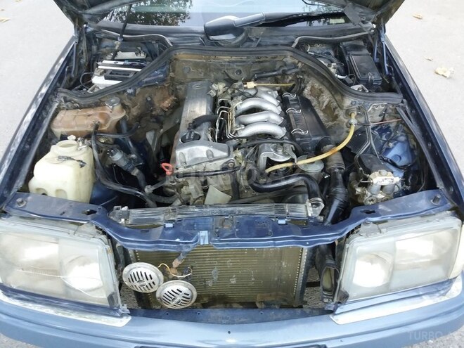 Mercedes E 250 1991, 365,470 km - 2.5 l - Bakı