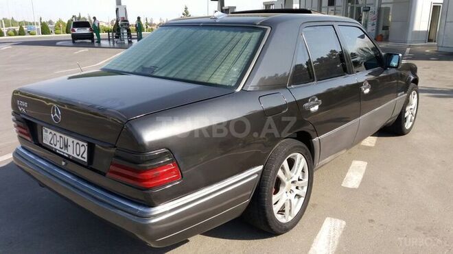 Mercedes E 260 1990, 254,000 km - 0.3 l - Gəncə