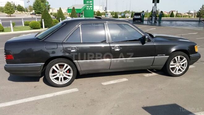 Mercedes E 260 1990, 254,000 km - 0.3 l - Gəncə