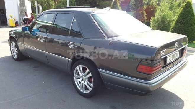Mercedes E 260 1990, 254,000 km - 0.3 l - Gəncə