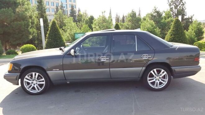 Mercedes E 260 1990, 254,000 km - 0.3 l - Gəncə