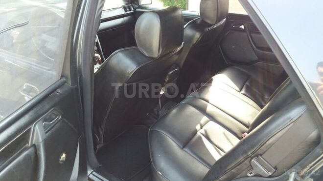 Mercedes E 260 1990, 254,000 km - 0.3 l - Gəncə
