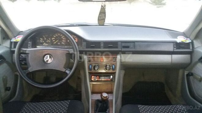 Mercedes E 200 1990, 220,000 km - 2.0 л - Sumqayıt
